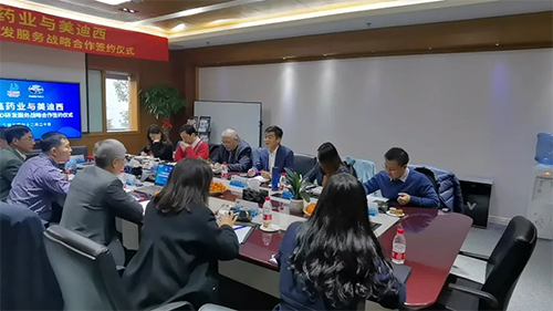 力鑫药业董事长&总经理高悦译、副总经理张倩、首席技术官陈成斌、研发商务总监刘恩桂、总经办主任张梦晗